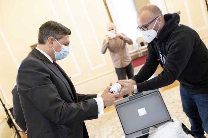 Predsednik republike in monaški knez s skupnim pismom podprla trajnostno okoljsko akcijo »Misija: Triglavski ledenik v Peking«